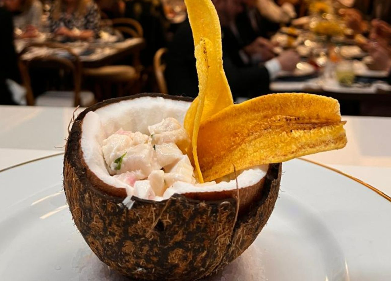 Ceviche de peixe branco com leite de coco